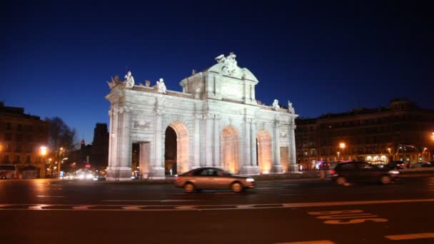 Beautiful view of Arch Puerta de Alcala — Stock Video