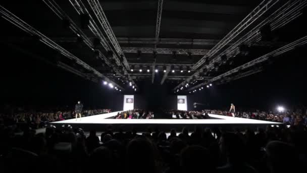 Volvo Fashion Week — Stockvideo