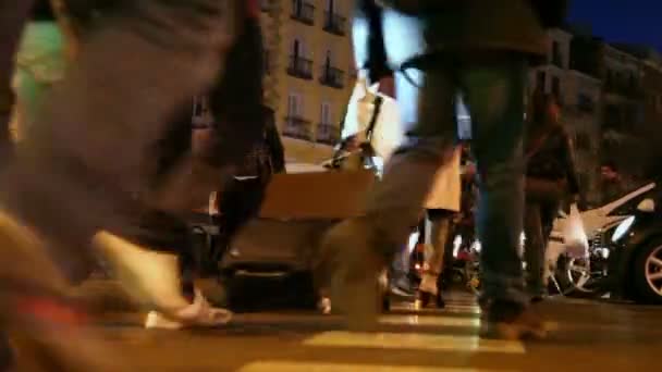 Pedestrians cross Gran Via street — Stock Video