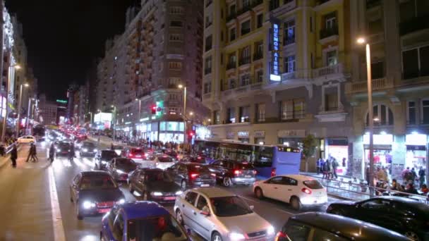 Auto a Gran Via strada — Video Stock