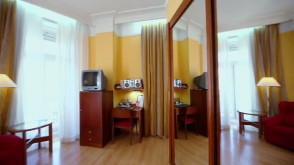 Kamer bij Senator Gran Via hotel — Stockvideo