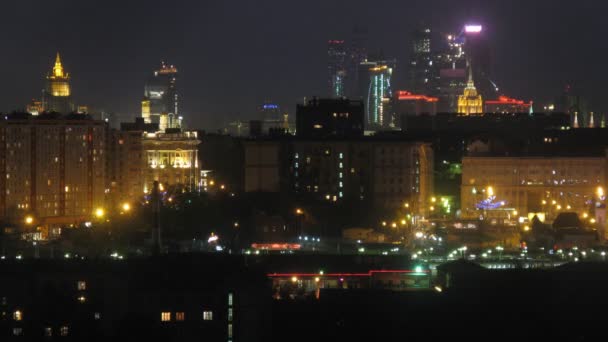 Vista superior de la gran ciudad por la noche — Vídeo de stock