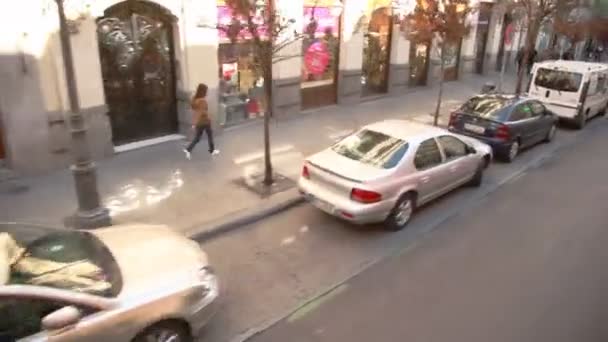 Gente caminando por las calles — Vídeos de Stock