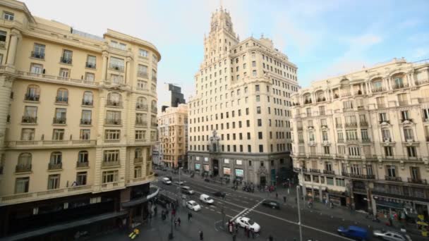 Trafiken på gatan Gran Via — Stockvideo