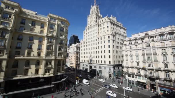 Tráfico en la calle Gran Vía — Vídeos de Stock