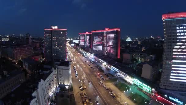 Akşam sokak trafiği — Stok video