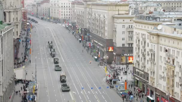 Tank parade op Tverskaya Prospekt — Stockvideo