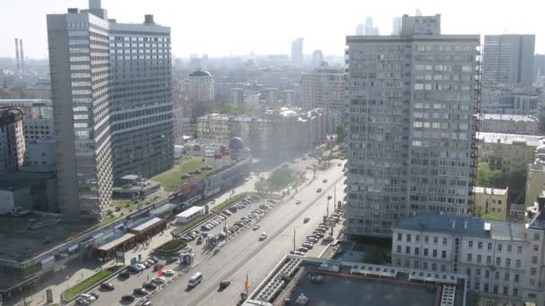 Воздушный обзор городского движения — стоковое видео