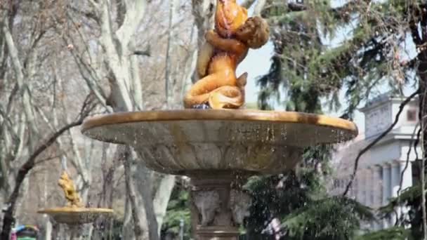 Скульптура фонтану — стокове відео