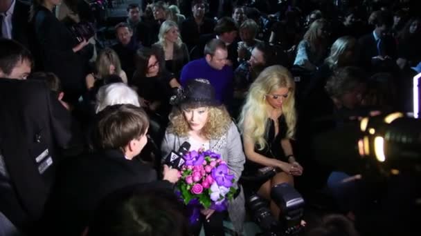 Musicus performer Alla Pugacheva — Stockvideo