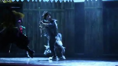 müzikal gösteri sırasında çocuklar için mücadele