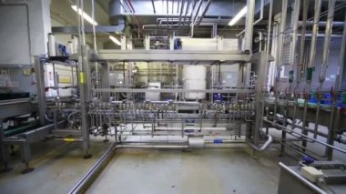 üretim atölyesinde farklı borular