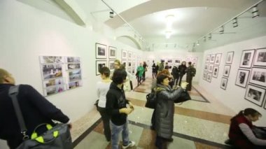 fotoğraf makineleri ve video kameralar sergisinde grubu