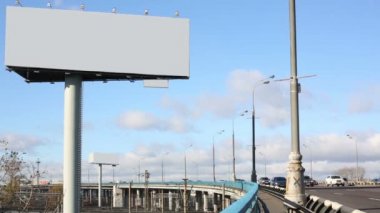 güneşli bir gün, boş billboard