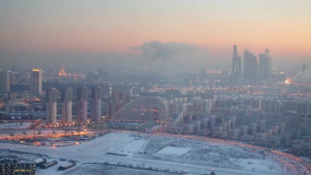 Paisaje urbano de invierno aéreo con diferentes edificios — Vídeo de stock