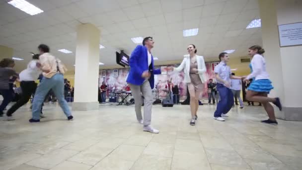 Los pares bailan antes del campeonato mundial — Vídeo de stock