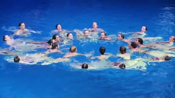 Mädchen Synchronschwimmen im Sport — Stockvideo