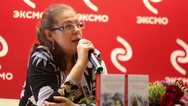 Alexandra Marinina, famosa escritora rusa — Vídeos de Stock