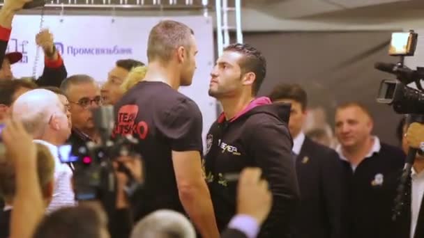 Vitali Klitschko e Manuel Charr — Vídeo de Stock