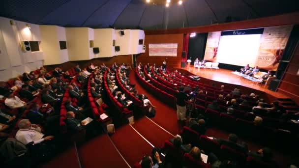 Az emberek a xviii nemzetközi konferencia — Stock videók