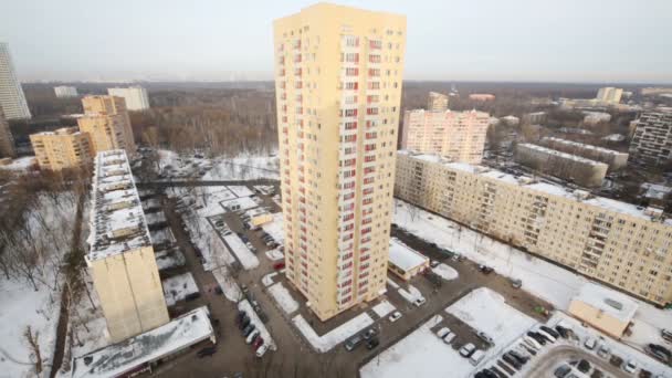 Edificio residenziale a molti piani — Video Stock