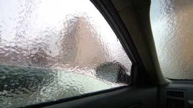 opak buz kabuğu görünümüne içinde