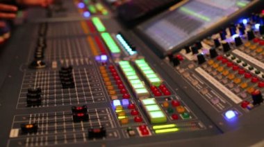 Sergisinde modern ses karıştırıcı