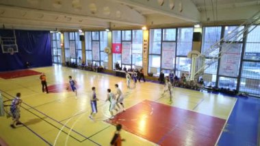 Rakip oyun karşı Ngavt takım