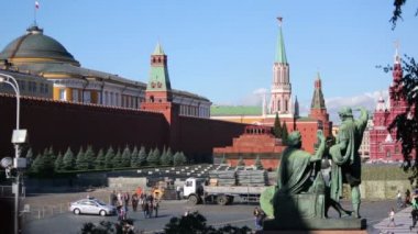 Kremlin duvarı, Minin ve Pozharsky anıtı