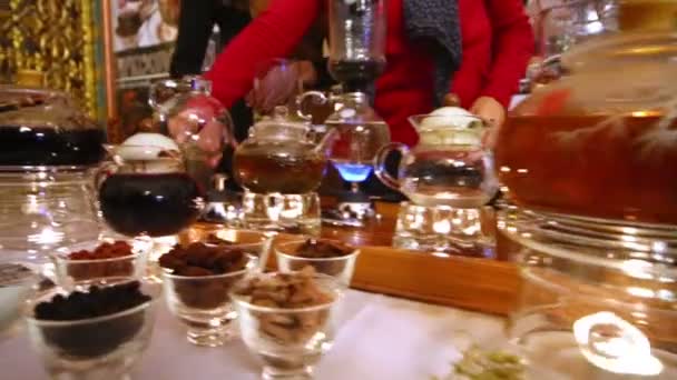 Tea accessoires, teapots and cups — Stock Video