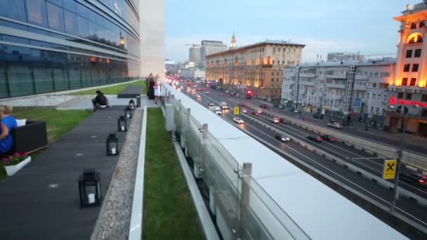 Trânsito no cruzamento da Novinsky Boulevard — Vídeo de Stock