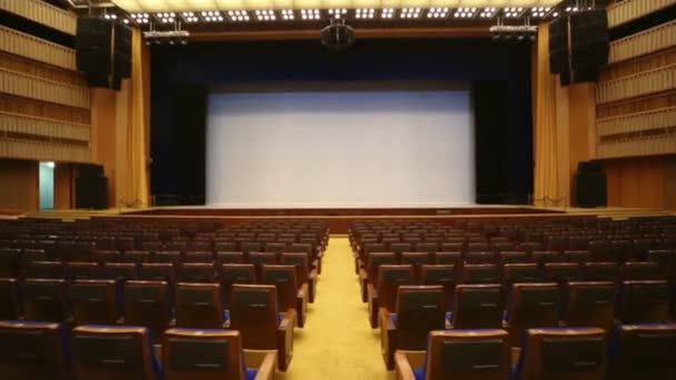 Seats in large hall for presentations — Stock Video