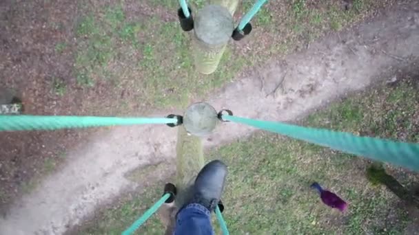 Feet of man on rope way — Stock Video
