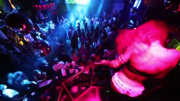 Go-go girl dance on balcony above bar — Stock Video