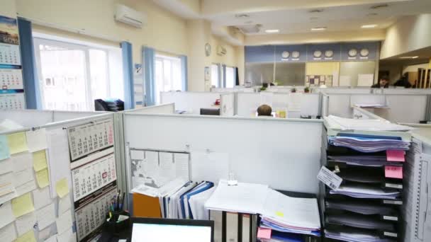 Work places with desktops and papers — 图库视频影像