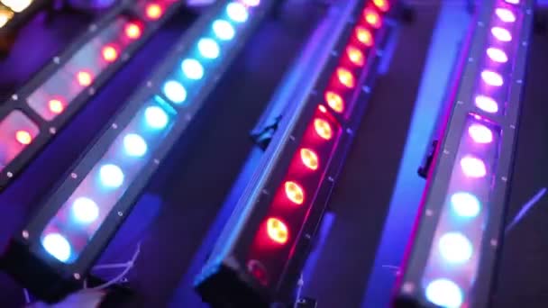 Modern aydınlatma donanımları, gece kulüpleri için — Stok video