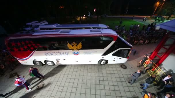 Autobuses de equipos después del partido — Vídeos de Stock
