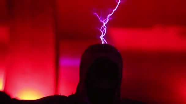 Man in mail artificial lightning — Stock Video