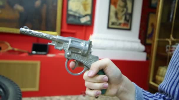 Little boy holding old pistol — Stock Video