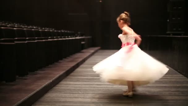 Little girl in puffy gown spins — Stock Video