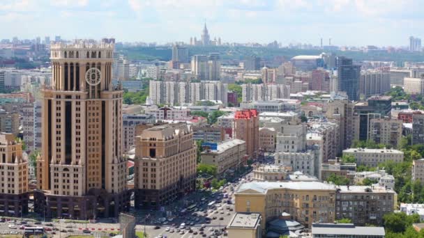 Belle vue sur le paysage urbain avec des gratte-ciel — Video