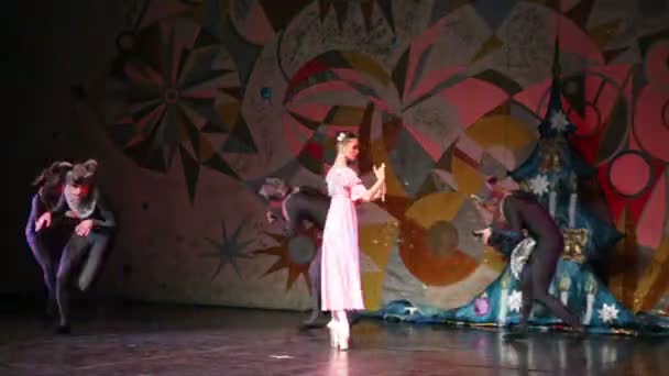 Mary and mice during ballet Nutcracker — Stock Video