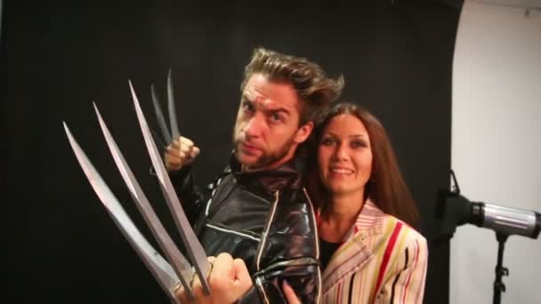 Wolverine cosplayer no cinema Mossovet — Vídeo de Stock