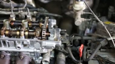 sökülmüş karmaşık benzinli otomobil motoru