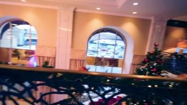 Konferansta merdivenlerde insanlar