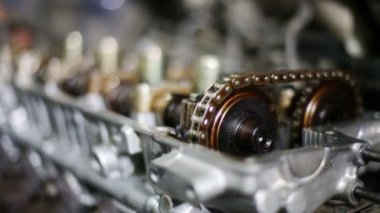 Sökülen benzinli otomobil motorunun kapatılması