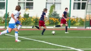 Maç sırasında top mücadelesi