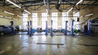 Benzin istasyonunun atölyesi