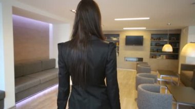 Genç iş kadını modern ofis