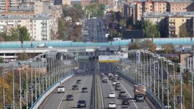 Moskova, Rusya köprüde araba gitmek